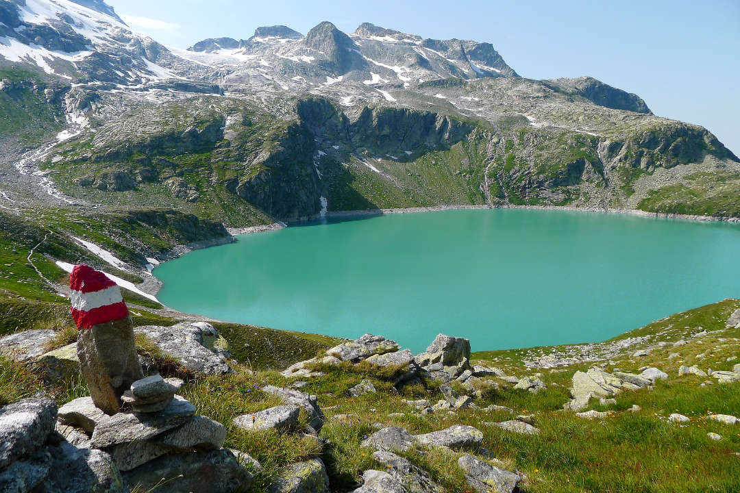 Weißsee in der Alpenlandschaft